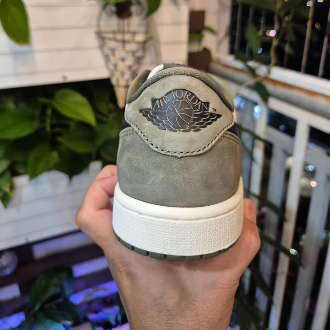 【2026年 春 発売予定】NIKE AIR JORDAN 1 RETRO LOW OG “Medium Olive” (ナイキ エア ジョーダン 1 レトロ ロー OG “ミディアムオリーブ”) [HQ6998-200]