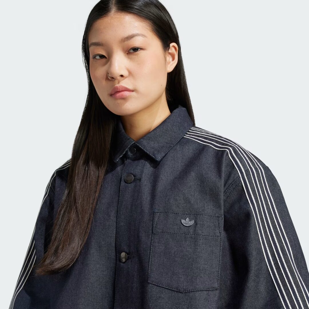「アディダス」からサイドのスリーストライプスがアクセントのデニムアイテムが発売 (adidas Denim shirts pants) [JJ3146/JJ3145]