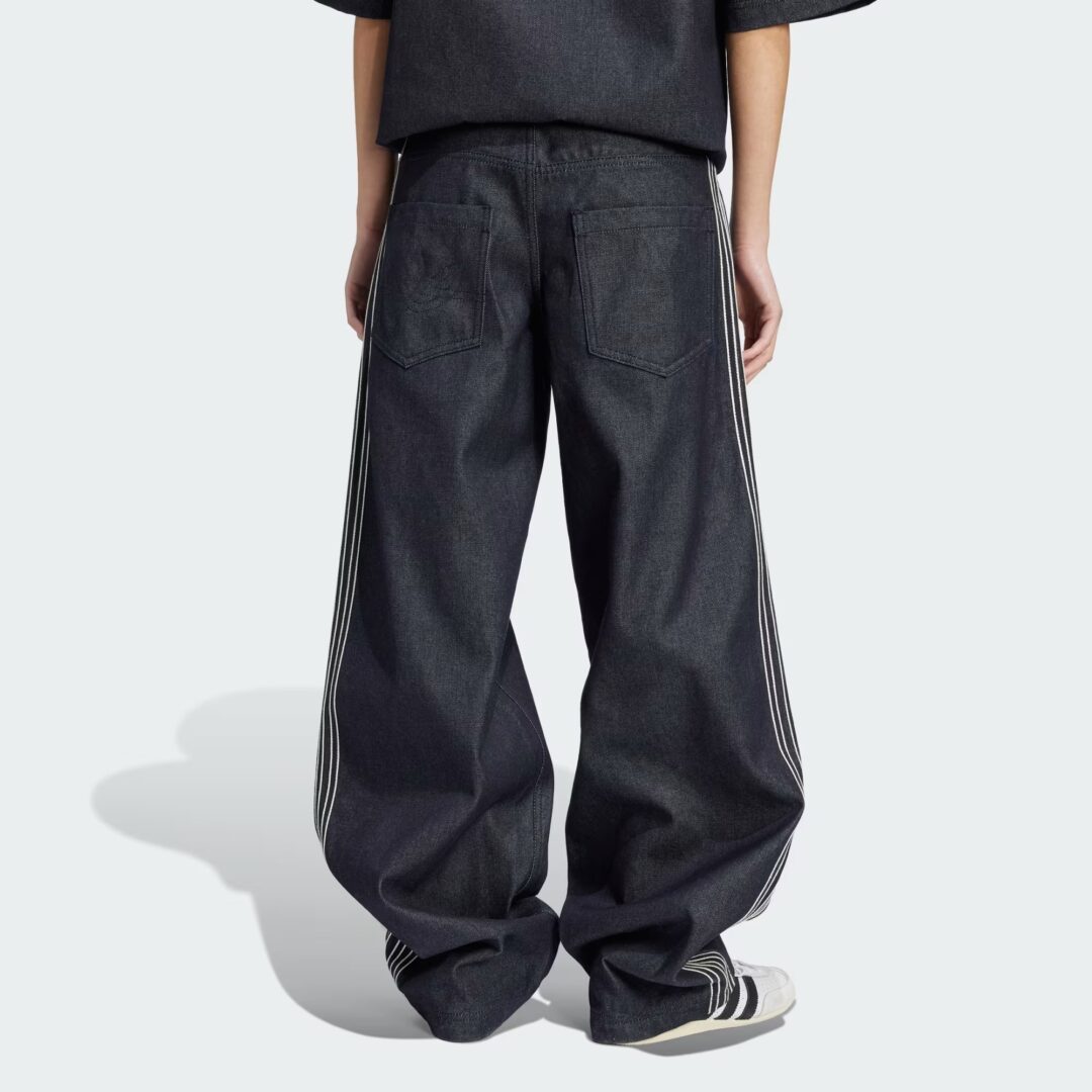 「アディダス」からサイドのスリーストライプスがアクセントのデニムアイテムが発売 (adidas Denim shirts pants) [JJ3146/JJ3145]