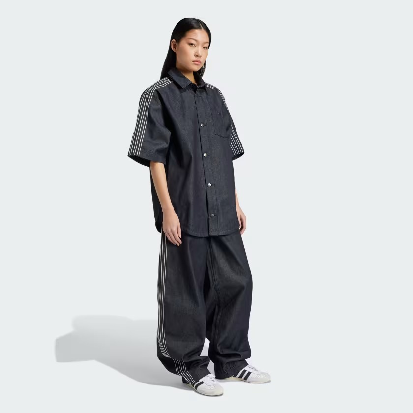 「アディダス」からサイドのスリーストライプスがアクセントのデニムアイテムが発売 (adidas Denim shirts pants) [JJ3146/JJ3145]