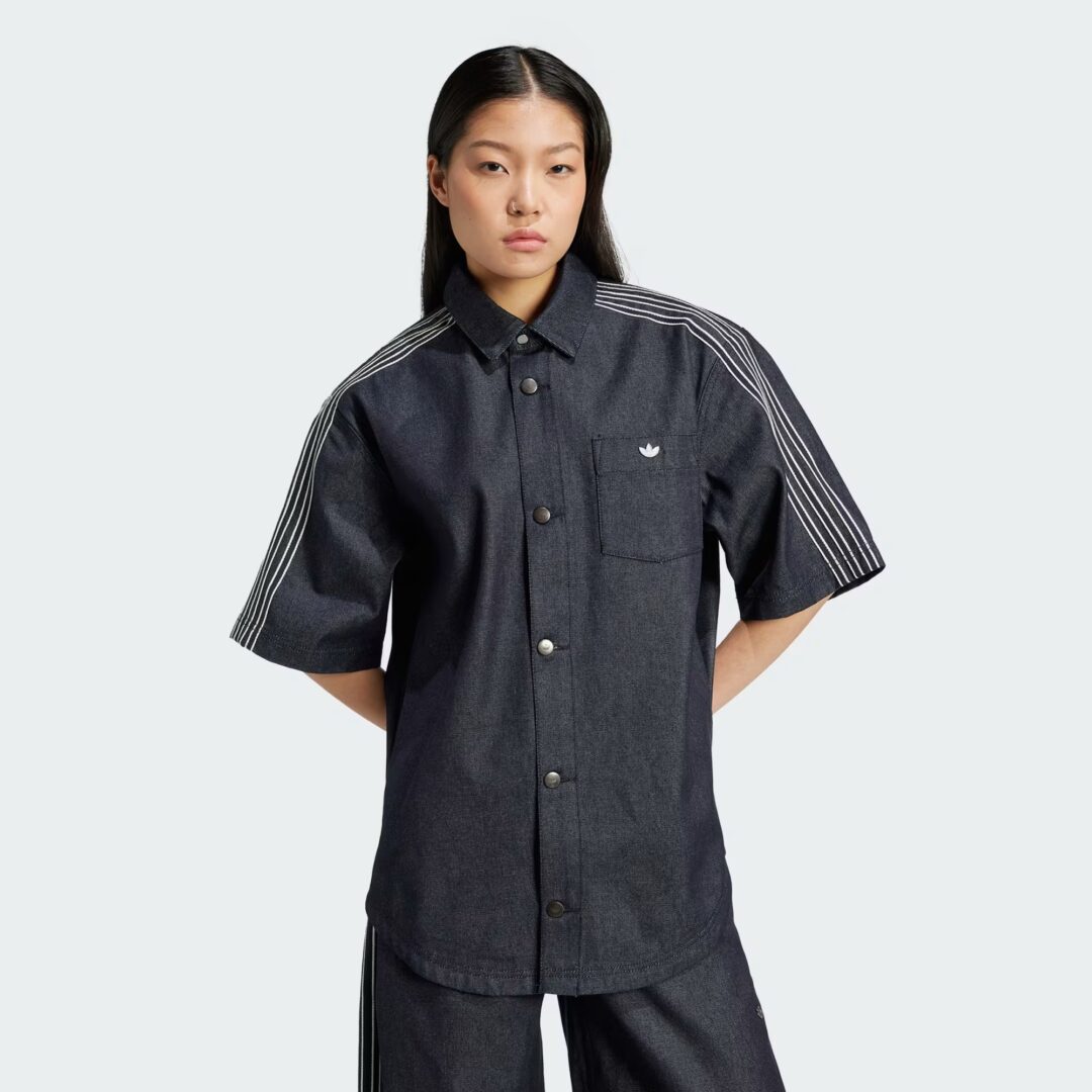 「アディダス」からサイドのスリーストライプスがアクセントのデニムアイテムが発売 (adidas Denim shirts pants) [JJ3146/JJ3145]