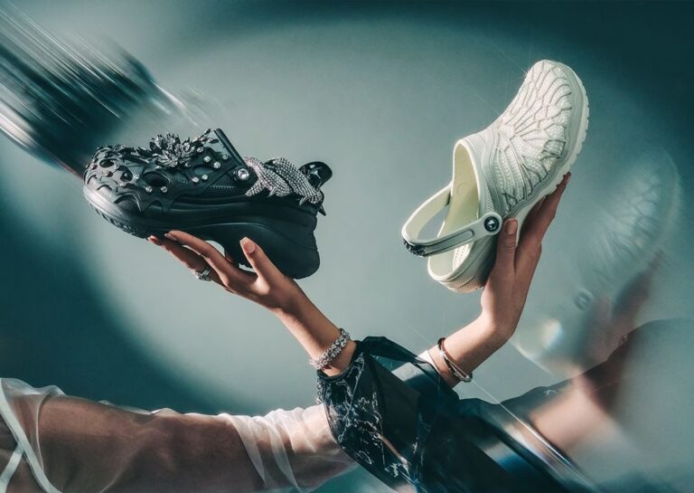 2025年 5/7 発売】Swarovski x Crocs Classic Clog (スワロフスキー