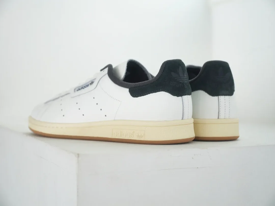 【2025年 5/24 発売】BILLY’S EXCLUSIVE adidas Originals STAN SMITH “White/Carbon/Brown Desert” (ビリーズ アディダス オリジナルス スタンスミス “ホワイト/カーボン/ブラウン”) [ID1353/ID1354]