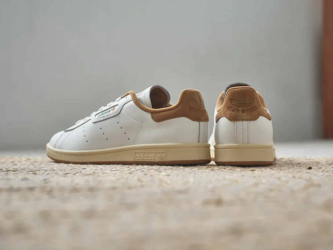 【2025年 5/24 発売】BILLY’S EXCLUSIVE adidas Originals STAN SMITH “White/Carbon/Brown Desert” (ビリーズ アディダス オリジナルス スタンスミス “ホワイト/カーボン/ブラウン”) [ID1353/ID1354]