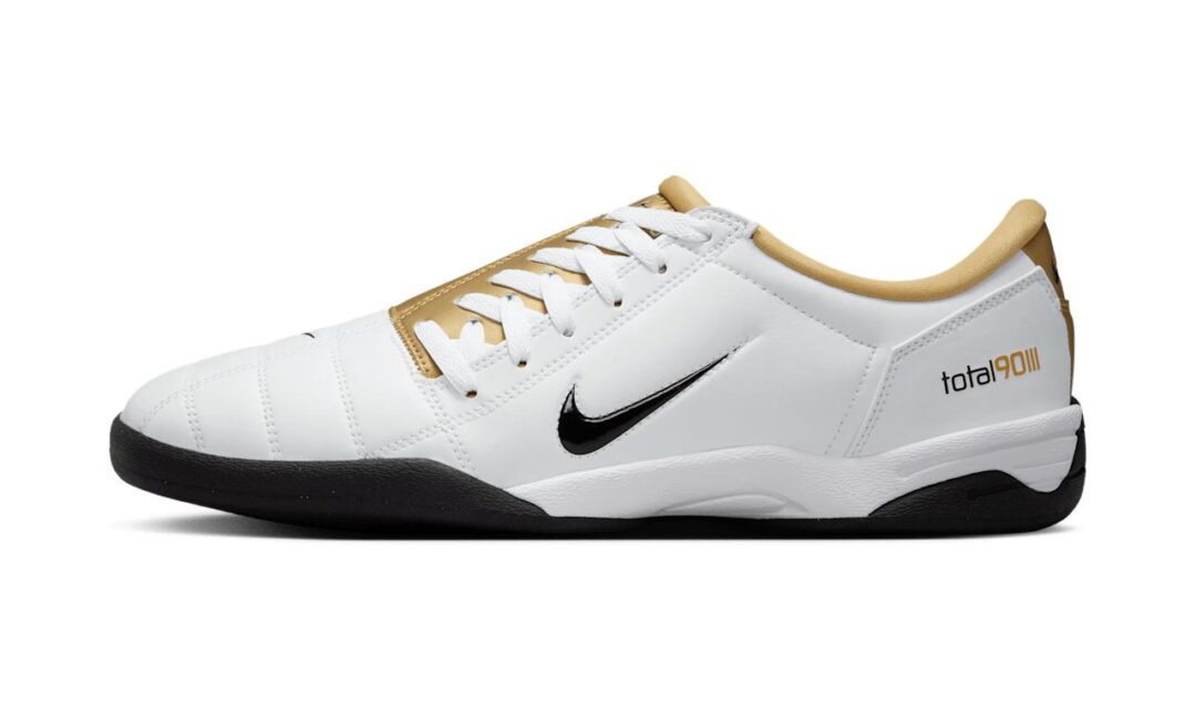【2025年 5/20 発売】NIKE TOTAL 90 SP “White/Black/Metallic Gold” (ナイキ トータル 90 “ホワイト/ブラック/ゴールド”) [HJ9351-101]