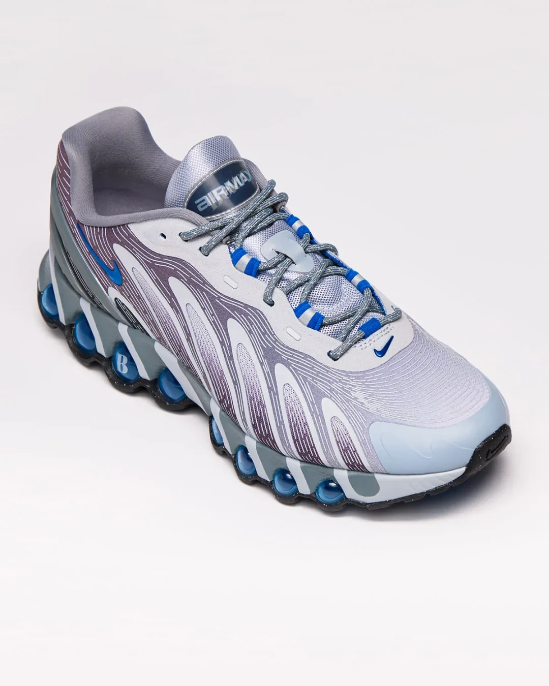 【2025年 6/13 発売予定】BETTER GIFT SHOP × NIKE AIR MAX DN8 “Metallic Silver/Game Royal” (ベター ギフトショップ ナイキ エア マックス ディーエヌエイト “シルバー/ロイヤル”) [IB7455-012]