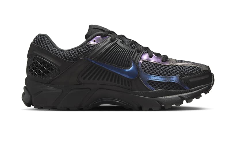 【2025年 発売予定】NIKE ZOOM VOMERO 5 “Black/Iridescent” (ナイキ ズーム ボメロ 5 “ブラック/イリディセント”) [IB4397-001]