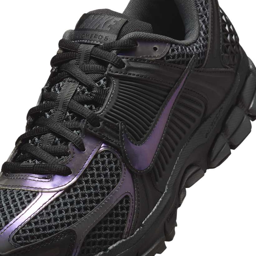 【2025年 発売予定】NIKE ZOOM VOMERO 5 “Black/Iridescent” (ナイキ ズーム ボメロ 5 “ブラック/イリディセント”) [IB4397-001]