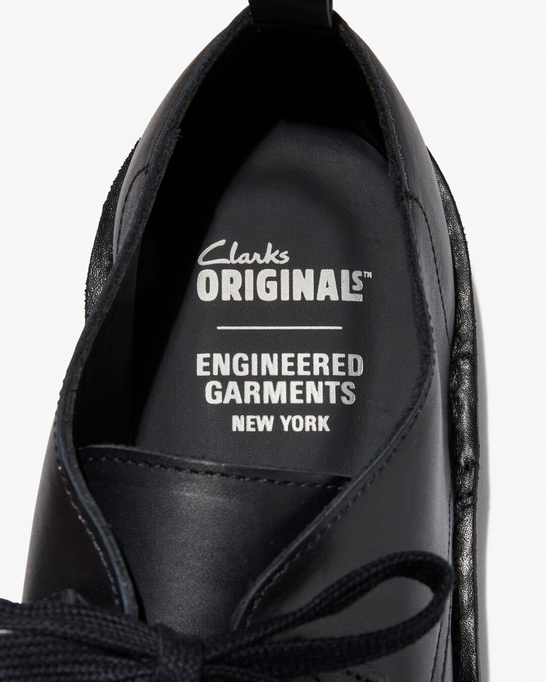 ENGINEERED GARMENTS x Clarks コラボ第2弾 “Desert Khan”が2025年 5/16 発売 (エンジニアド ガーメンツ クラークス)