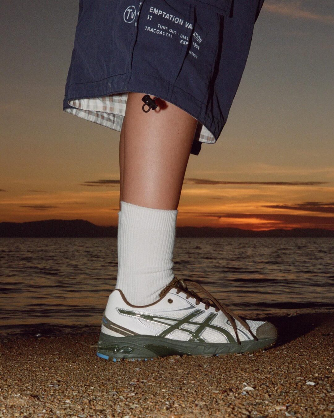 【2025年 5/25 & 5/30 発売】Temptation Vacation x ASICS GEL-DS TRAINER 14 (テンプテーション バケーション アシックス ゲル ディーエス トレーナー) [1203A810.101]