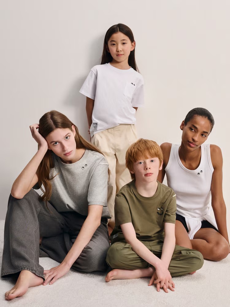 UNIQLO x ANYA HINDMARCH 2025年 夏コレクションが5/23 発売 (ユニクロ アニヤ・ハインドマーチ)