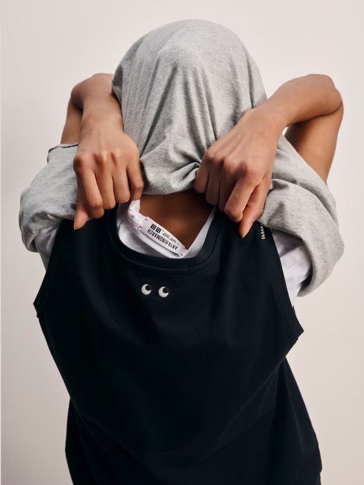 UNIQLO x ANYA HINDMARCH 2025年 夏コレクションが5/23 発売 (ユニクロ アニヤ・ハインドマーチ)