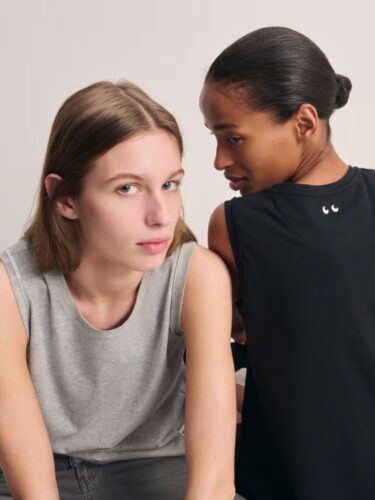 UNIQLO x ANYA HINDMARCH 2025年 夏コレクションが5/23 発売 (ユニクロ アニヤ・ハインドマーチ)