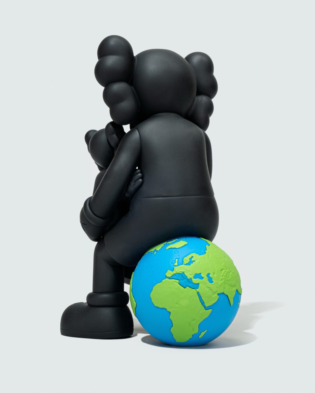 KAWS:HOLIDAY THAILAND limited editionが海外 2025年 5/12 & 5/13 発売 (カウズ ホリデー タイ リミテッド エディション)