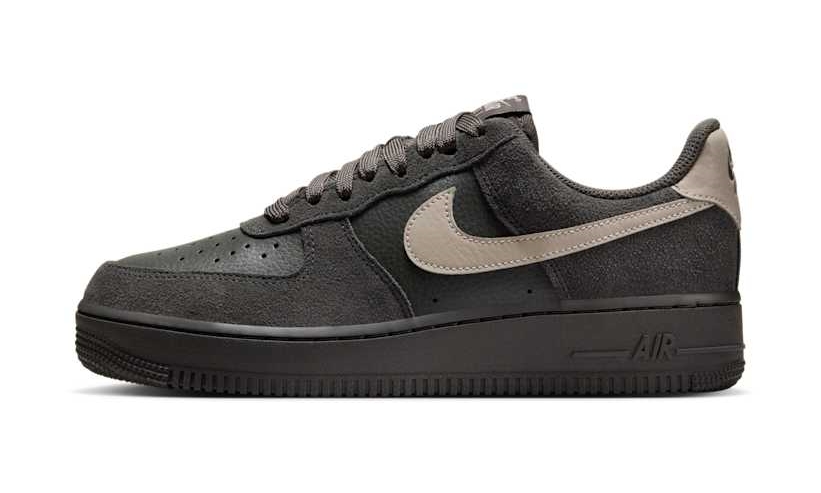 【2025年 秋 発売予定】NIKE W AIR FORCE 1 LOW SUEDE “Medium Ash/Off Noir” (ナイキ エア フォース 1 ロー スエード “ミディアムアッシュ/オフノワール”) [II7650-200]