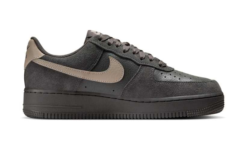 【2025年 秋 発売予定】NIKE W AIR FORCE 1 LOW SUEDE “Medium Ash/Off Noir” (ナイキ エア フォース 1 ロー スエード “ミディアムアッシュ/オフノワール”) [II7650-200]