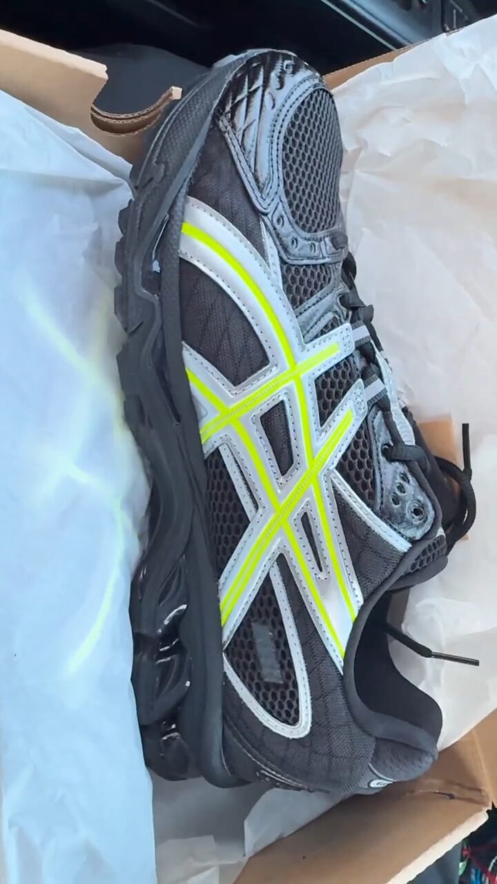 KITH Ronnie Fieg x ASICS ASICS GEL-NIMBUS 10.1 “Black/Volt” (キス ロニー・ファイグ アシックス ゲルニンバス)