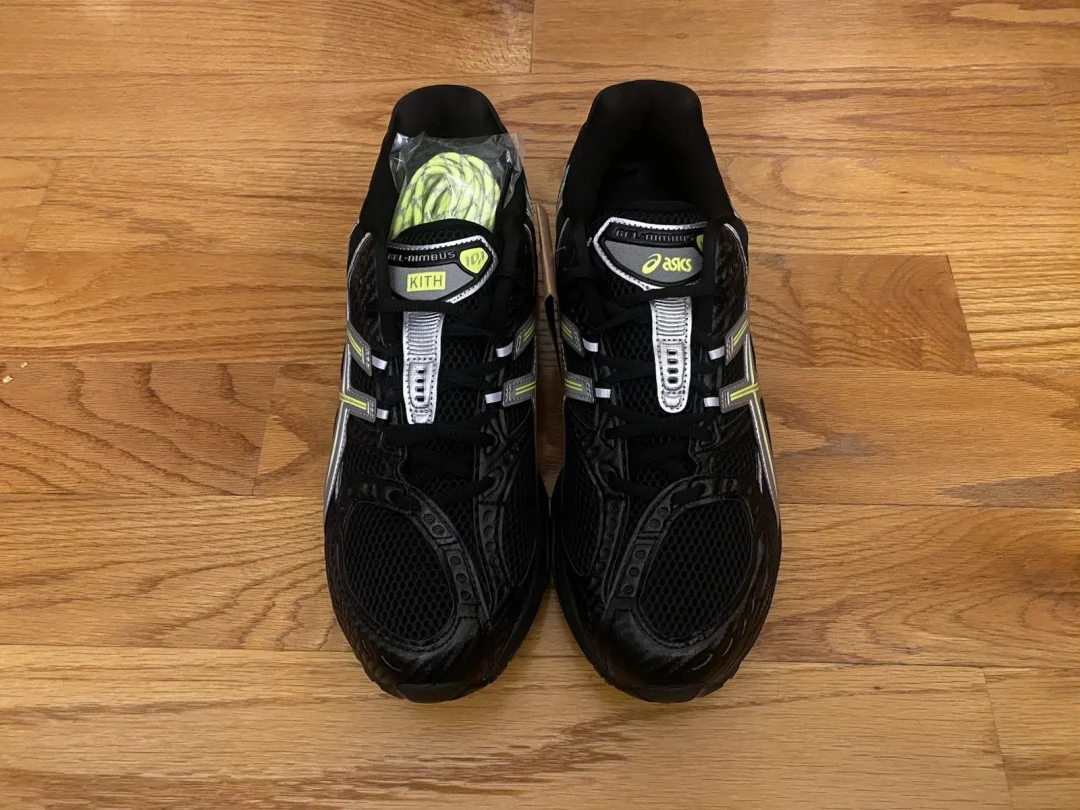【2025年 夏 発売予定】KITH Ronnie Fieg x ASICS ASICS GEL-NIMBUS 10.1 “Black/Silver” (キス ロニー・ファイグ アシックス ゲルニンバス) [1203A844.001/1203A844.100]