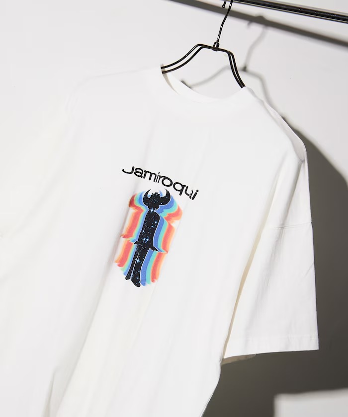 「jamiroquai」「Nas」をセレクトしたFREAK’S STORE 別注 プリント ショートスリーブ クルーネックTeeが2025年 7月中旬 発売 (フリークスストア ジャミロクワイ ナズ)