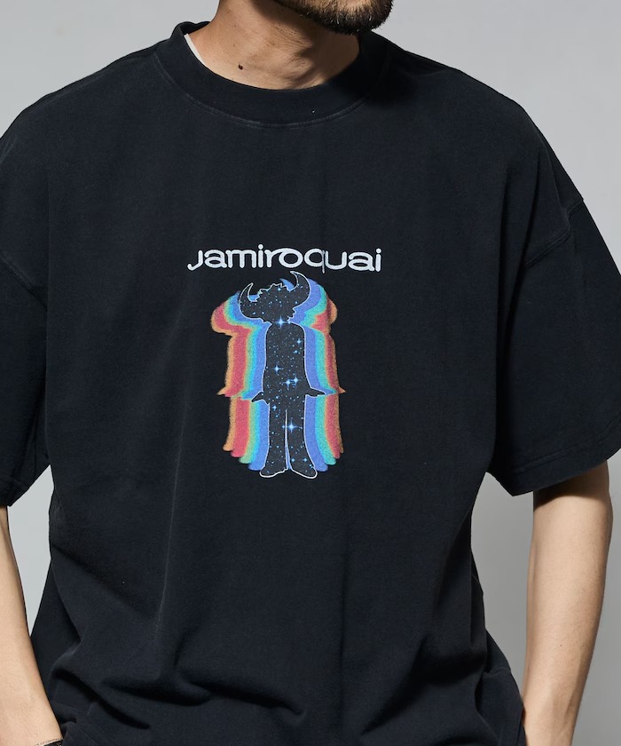 「jamiroquai」「Nas」をセレクトしたFREAK’S STORE 別注 プリント ショートスリーブ クルーネックTeeが2025年 7月中旬 発売 (フリークスストア ジャミロクワイ ナズ)