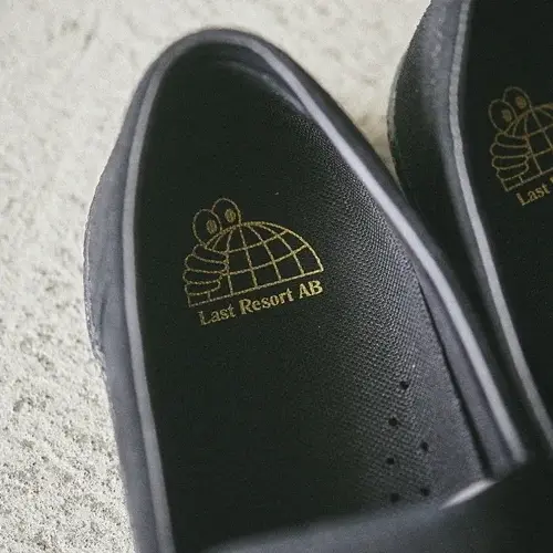 【2025年 5/30 発売】ローファーとのハイブリッドデザイン Last Resort AB VM005 SUEDE “Black/White” (ラストリゾート・エービー スエード)