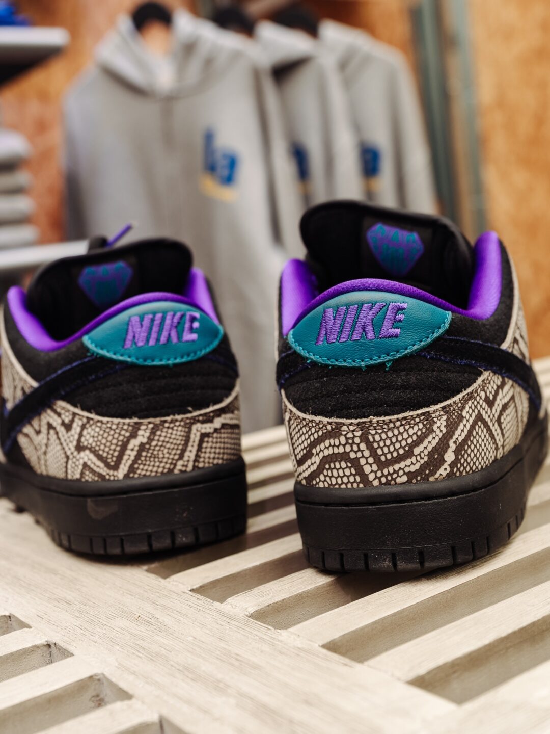 【2026年 3/17 発売】Dashawn Jordan × NIKE SB DUNK LOW (ダショーン・ジョーダン ナイキ ダンク ロー) [IB6208-200]