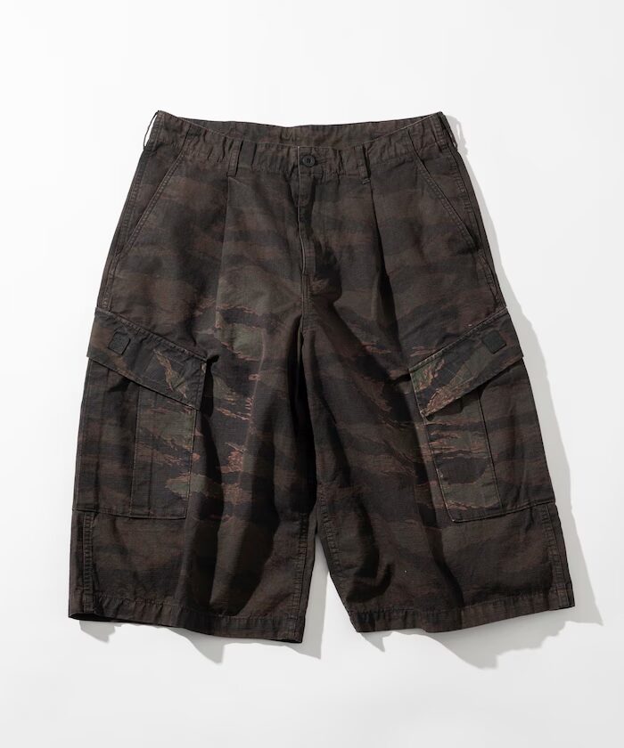 FREAK’S STORE “オーバーダイ カモ柄 バギーシルエット カーゴ スリークォーター ショートパンツ”が発売 (フリークスストア)