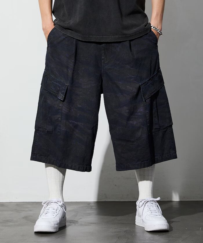 FREAK’S STORE “オーバーダイ カモ柄 バギーシルエット カーゴ スリークォーター ショートパンツ”が発売 (フリークスストア)