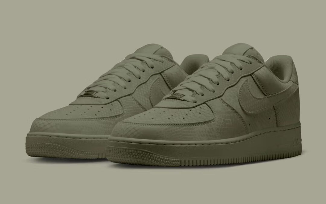 【2026年 春 発売予定】Kobe Bryant Forever × NIKE AIR FORCE 1 LOW QS “Cargo Khaki” (コービー・ブライアント ナイキ エア フォース 1 ロー レトロ “カーゴカーキ”) [IB0018-301]