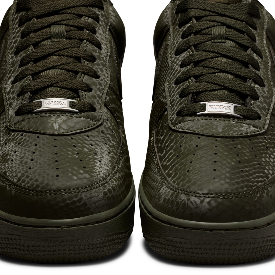 【2026年 春 発売予定】Kobe Bryant Forever × NIKE AIR FORCE 1 LOW QS “Cargo Khaki” (コービー・ブライアント ナイキ エア フォース 1 ロー レトロ “カーゴカーキ”) [IB0018-301]