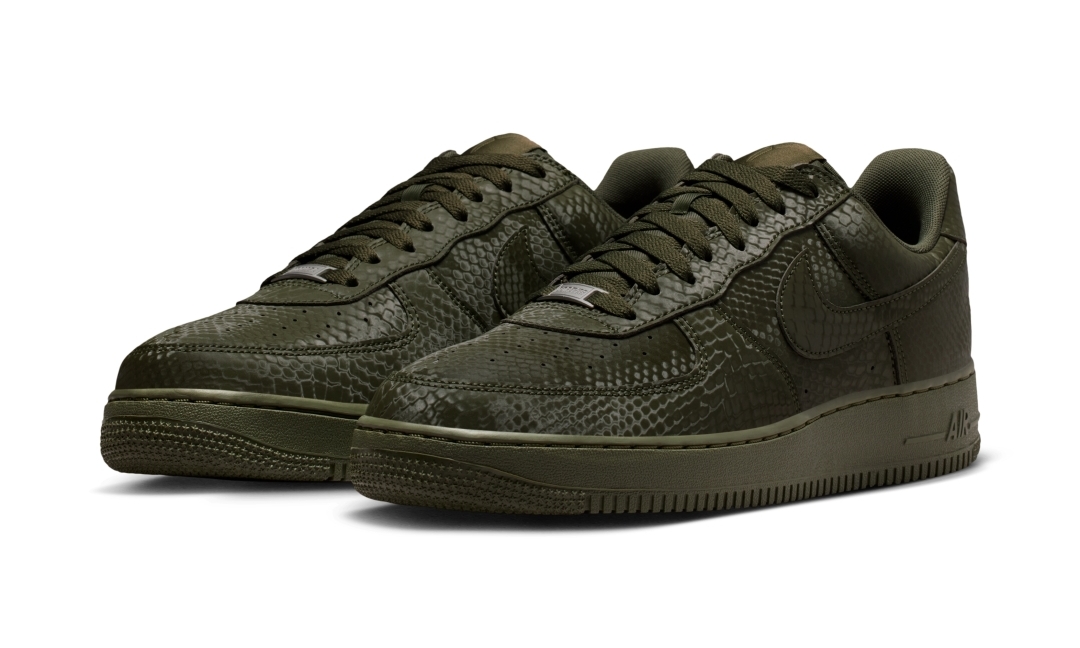 【2026年 春 発売予定】Kobe Bryant Forever × NIKE AIR FORCE 1 LOW QS “Cargo Khaki” (コービー・ブライアント ナイキ エア フォース 1 ロー レトロ “カーゴカーキ”) [IB0018-301]
