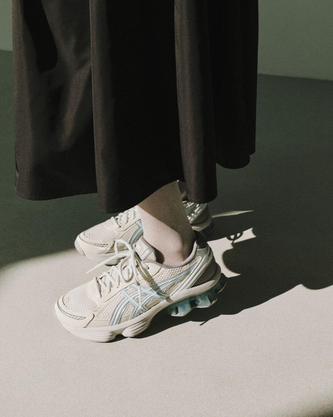 【2025年 7/17 発売】emmi x ASICS GEL-KINETIC FLUENT “White” (エミ アシックス ゲルキネティック) [1203A958.100]