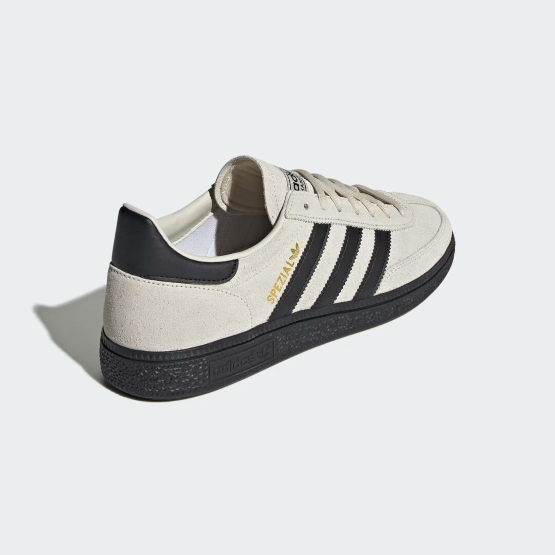 【2025年 6/27 発売】adidas Originals HANDBALL SPEZIAL “Alumina/Core Black/Gold Metallic” (アディダス オリジナルス ハンドボール スペツィアル “アルミナ/ブラック/ゴールド”) [JR3667]
