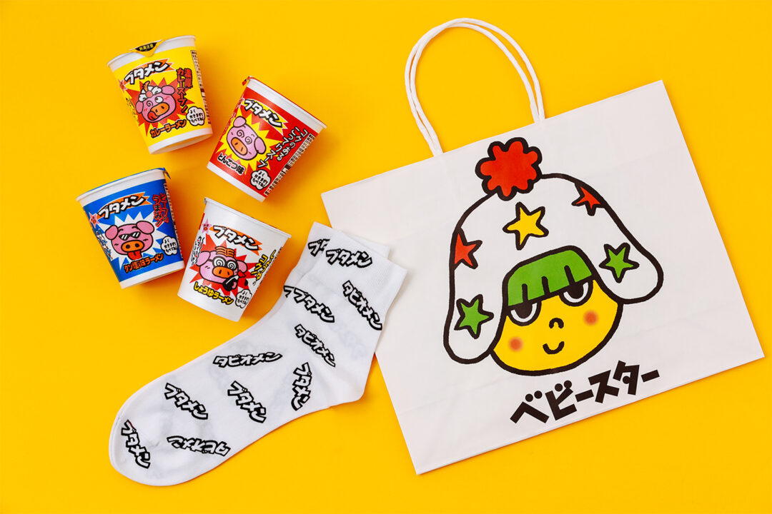 「おやつカンパニー ブタメン」をモチーフにしたオリジナルデザイン靴下が予約販売 (Oyatsu Company ButamenTabio MEN Socks)