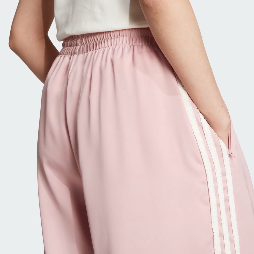 【2025年 6/13 発売】アディダス オリジナルス “サテン ワイドレッグパンツ ラッフル スリーストライプス” (adidas Originals Satin wide leg trousers with ruffles and three stripes) [KC8813/KC8815]