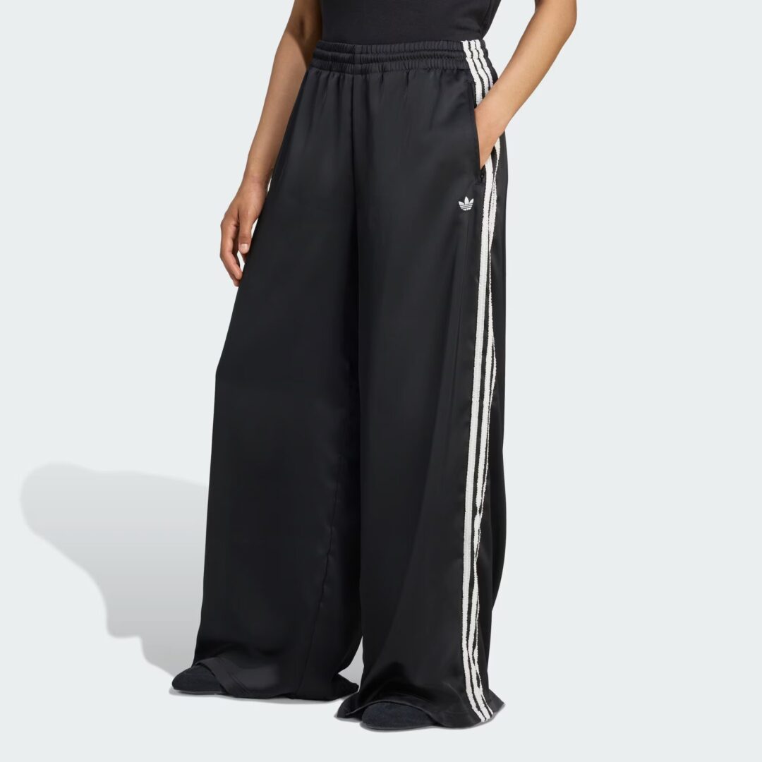 【2025年 6/13 発売】アディダス オリジナルス “サテン ワイドレッグパンツ ラッフル スリーストライプス” (adidas Originals Satin wide leg trousers with ruffles and three stripes) [KC8813/KC8815]