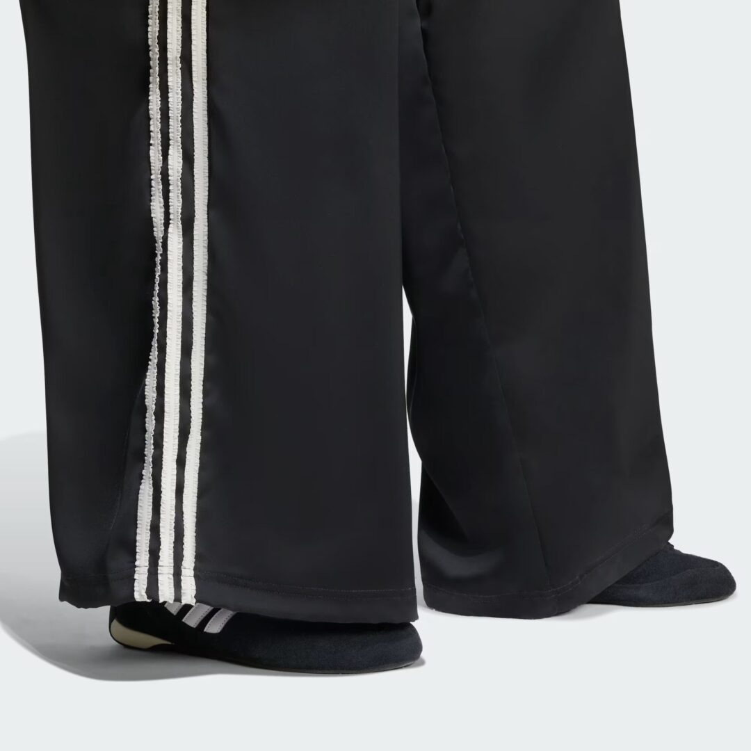 【2025年 6/13 発売】アディダス オリジナルス “サテン ワイドレッグパンツ ラッフル スリーストライプス” (adidas Originals Satin wide leg trousers with ruffles and three stripes) [KC8813/KC8815]