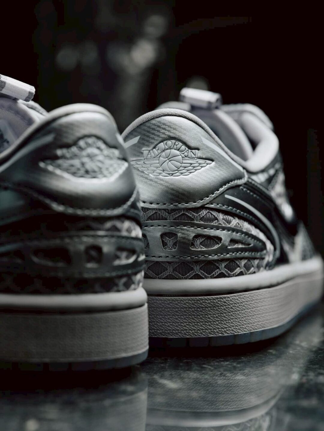 【2025年 7/1 発売】NIKE W AIR JORDAN 1 LOW METHOD OF MAKE “Neutral GrayMetallic Silver” (ナイキ ウィメンズ エア ジョーダン 1 ロー MM “メソッドオブメイク/グレー/シルバー”) [HQ2186-002]