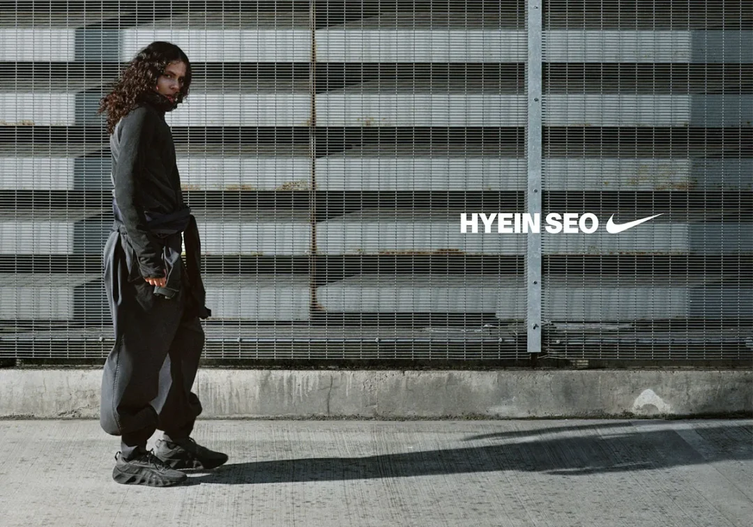 【2025年 6/28 発売】Hyein Seo x NIKE AVA ROVER “Black” (ヘイン・ソ ナイキ エイバ ローバー “ブラック”) [HQ2863-300]