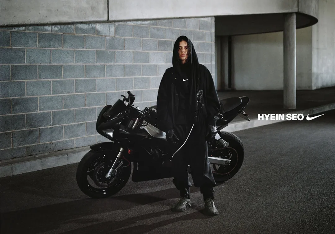 【2025年 6/28 発売】Hyein Seo x NIKE AVA ROVER “Black” (ヘイン・ソ ナイキ エイバ ローバー “ブラック”) [HQ2863-300]