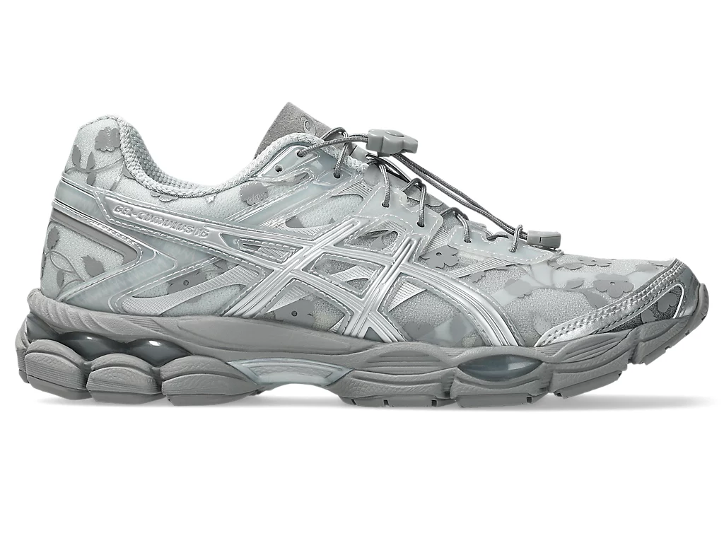 【2025年 6/27 発売】Cecilie Bahnsen x ASICS GEL-CUMULUS 16 “Floral Motifs” (セシリー バンセン アシックス ゲルキュムラス “フローラル”) [1203A762.001/1203A762.020/1203A762.750]