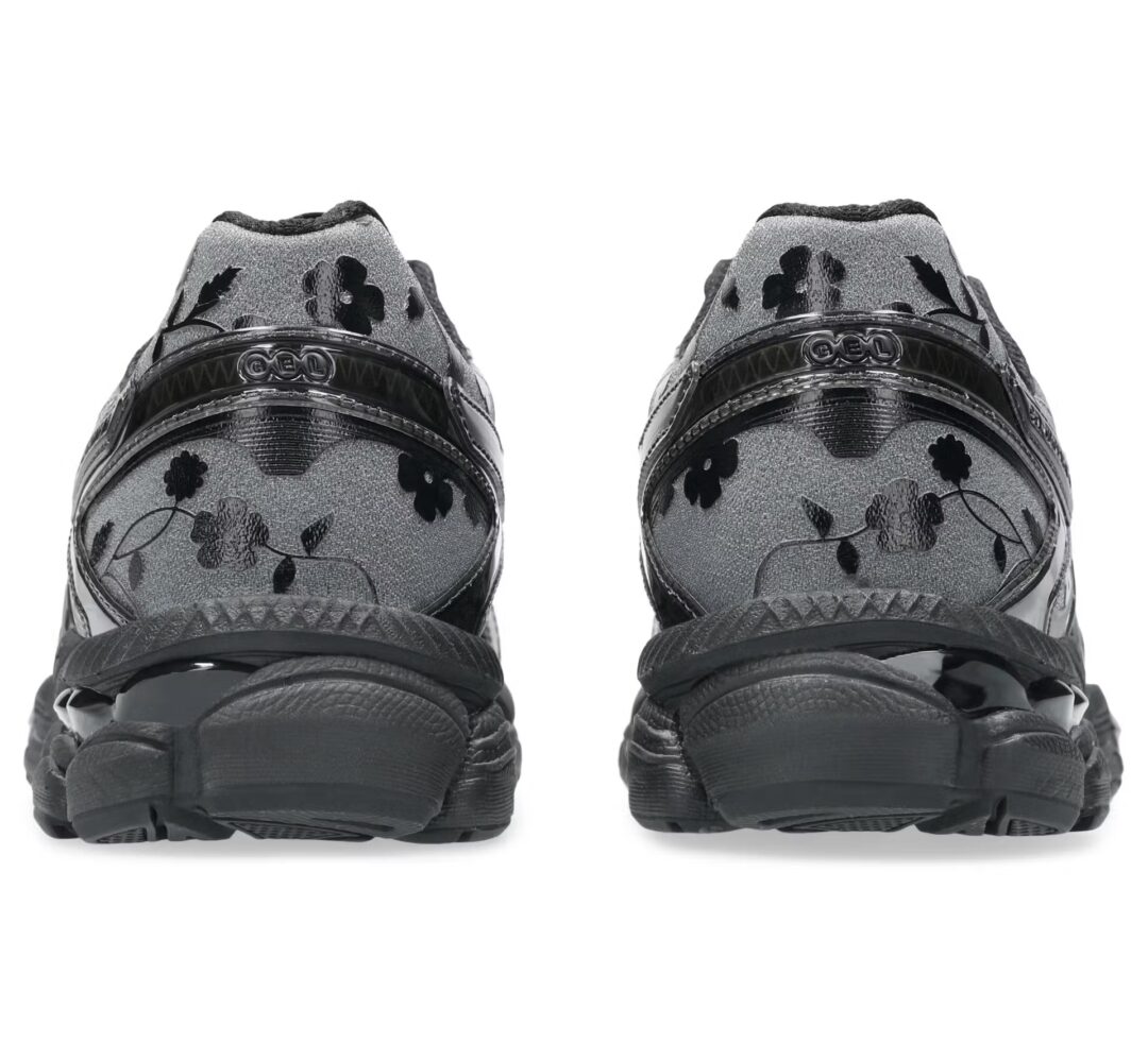 【2025年 6/27 発売】Cecilie Bahnsen x ASICS GEL-CUMULUS 16 “Floral Motifs” (セシリー バンセン アシックス ゲルキュムラス “フローラル”) [1203A762.001/1203A762.020/1203A762.750]