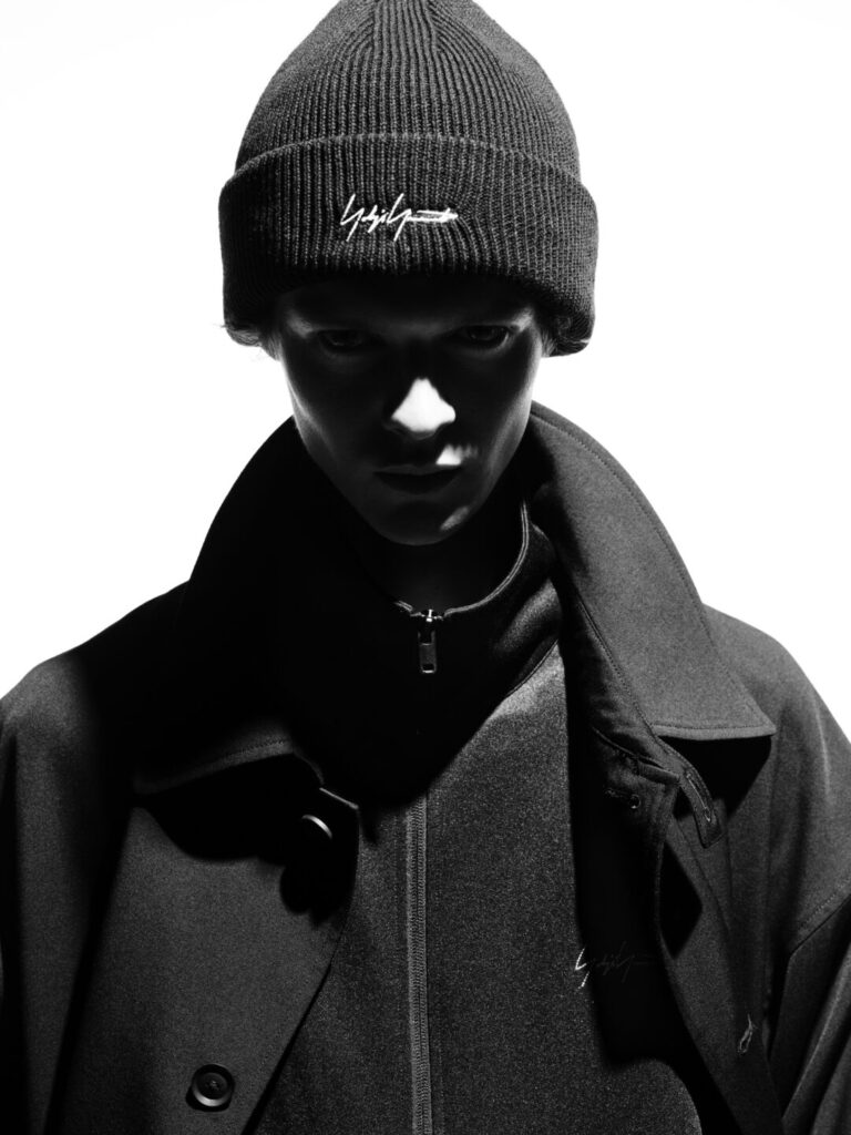 Y's　ワイズ　ヨウジヤマモト (3) ノースリーブニット　ハーフボタン　黒 Yohji Yamamotoの新ライン「Y-3 KURO」が直営店限定で2025年 6/13 発売