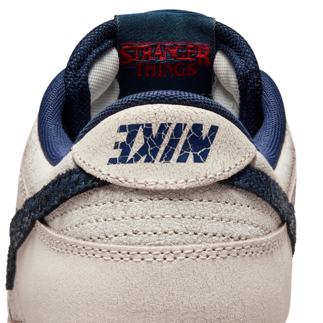 【2025年 11/6 発売予定】Stranger Things × NIKE DUNK LOW (ストレンジャー・シングス ナイキ ダンク ロー) [IH6766-001/IH6766-002]