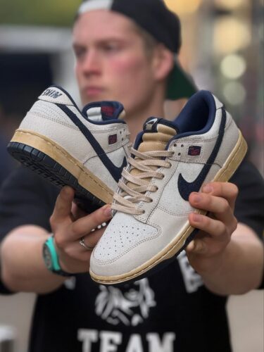 【2025年 11/6 発売予定】Stranger Things × NIKE DUNK LOW (ストレンジャー・シングス ナイキ ダンク ロー) [IH6766-001/IH6766-002]