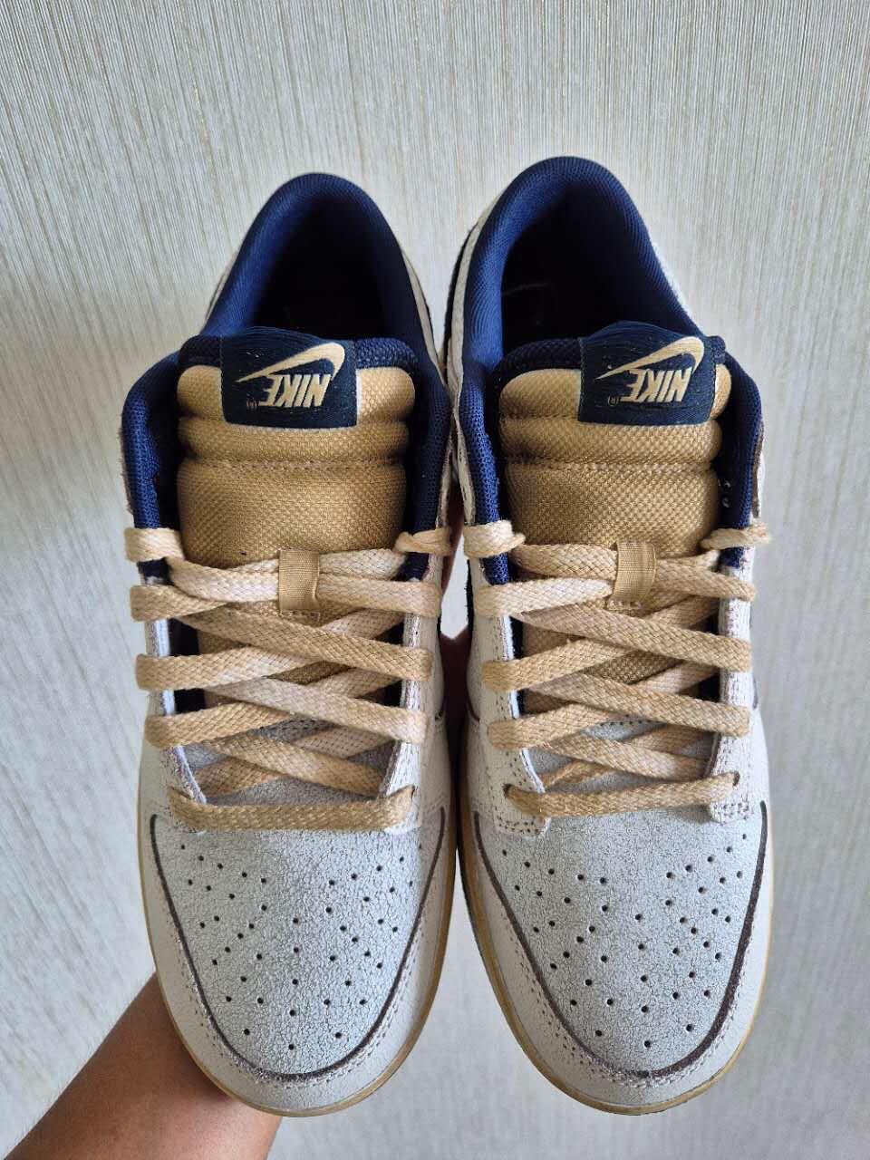 【2025年末 発売予定】Stranger Things × NIKE SB DUNK LOW (ストレンジャー・シングス ナイキ ダンク ロー) [IH6766-001/IH6766-002]