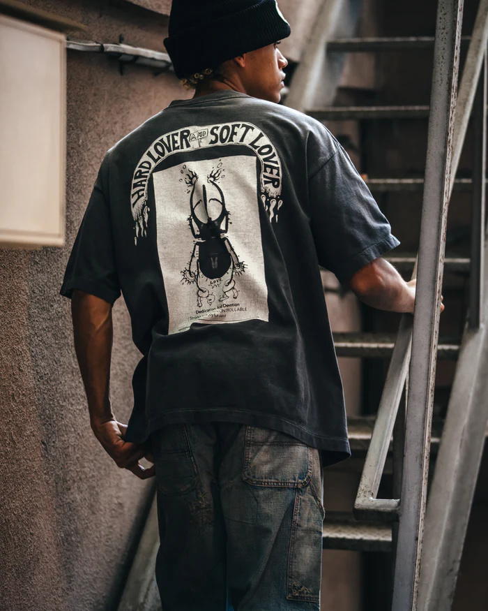 SAINT Mxxxxxx 2025 FW 1st Dropとして「serial experiments lain × GEEKS RULE」とのコラボアイテムが7/6 発売 (セントマイケル 2025年 秋冬)