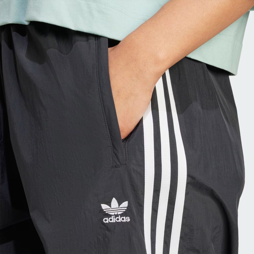 adidas Originalsから”スリーストライプス ウーブン パラシュートパンツ”が2025年 6/6 発売 (アディダス オリジナルス 3-Stripes Woven Parachute Pants) [IY7251]