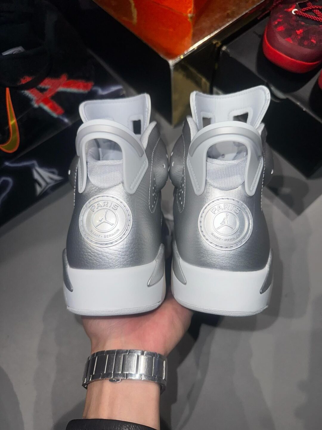 【2025年 12/5 発売】PSG/Paris Saint Germain × NIKE AIR JORDAN 6 RETRO “Metallic Silver” (パリ・サンジェルマン ナイキ エア ジョーダン レトロ “メタリックシルバー”) [IQ5135-001]