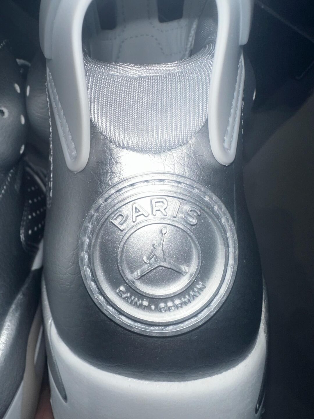 【2025年 12/5 発売】PSG/Paris Saint Germain × NIKE AIR JORDAN 6 RETRO “Metallic Silver” (パリ・サンジェルマン ナイキ エア ジョーダン レトロ “メタリックシルバー”) [IQ5135-001]